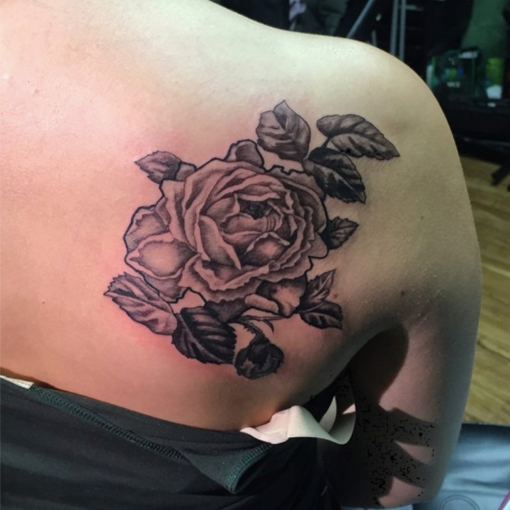 花朵纹身图案 女人身体各个部位彩绘水墨等风格的花朵纹身图案