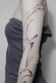 9款黑灰简约的线条水墨纹身图片