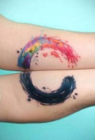 对称纹身图案 水彩纹身抽象风格的对称纹身图案