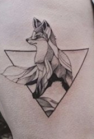 三角形纹身图案 多款黑灰纹身几何图案的三角形纹身图案