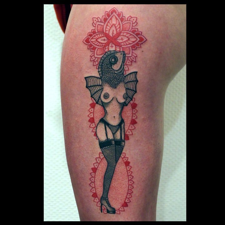 纹身美人鱼    9张美丽善良的美人鱼主题纹身图案