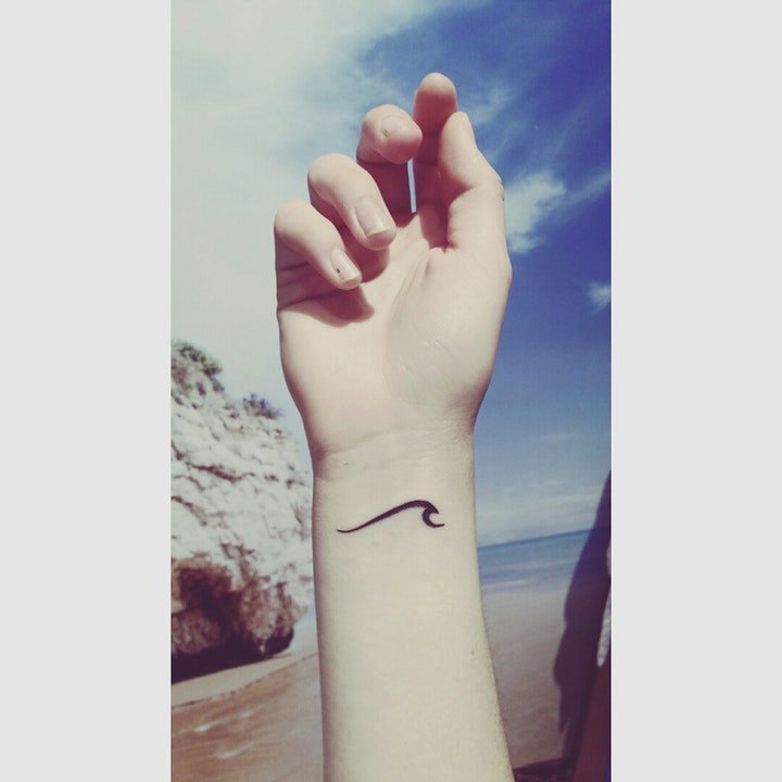 简约线条纹身图   清新而又简约时尚的线条纹身图案