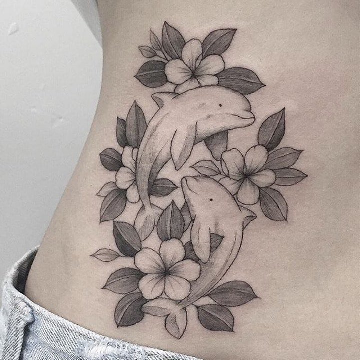 纹身海豚   多款灵动而又可爱的海豚纹身图案