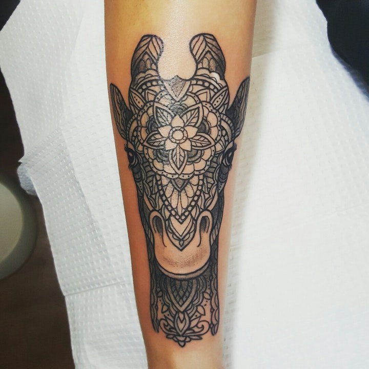 长颈鹿纹身图案 多款不同形态的长颈鹿纹身图案