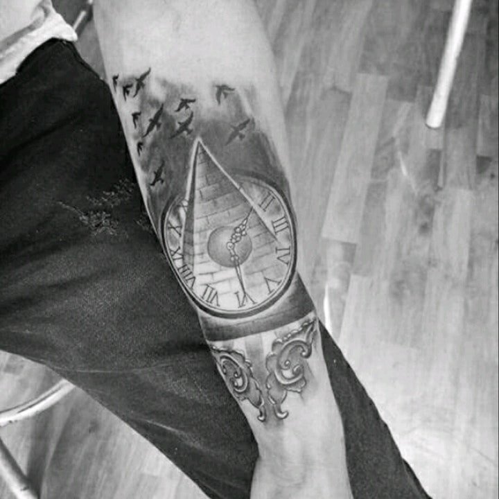 时钟纹身   具有警觉醒悟意义的时钟纹身图案