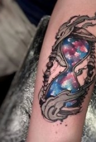 纹身沙漏 9款记录时间流逝的沙漏纹身图案