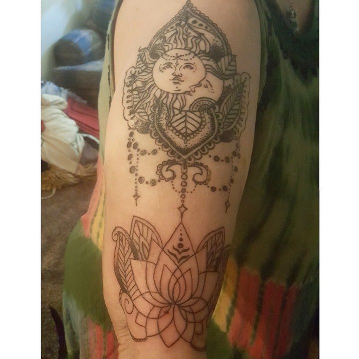 太阳和月亮纹身图案   闪亮而又耀眼的日月主题纹身图案