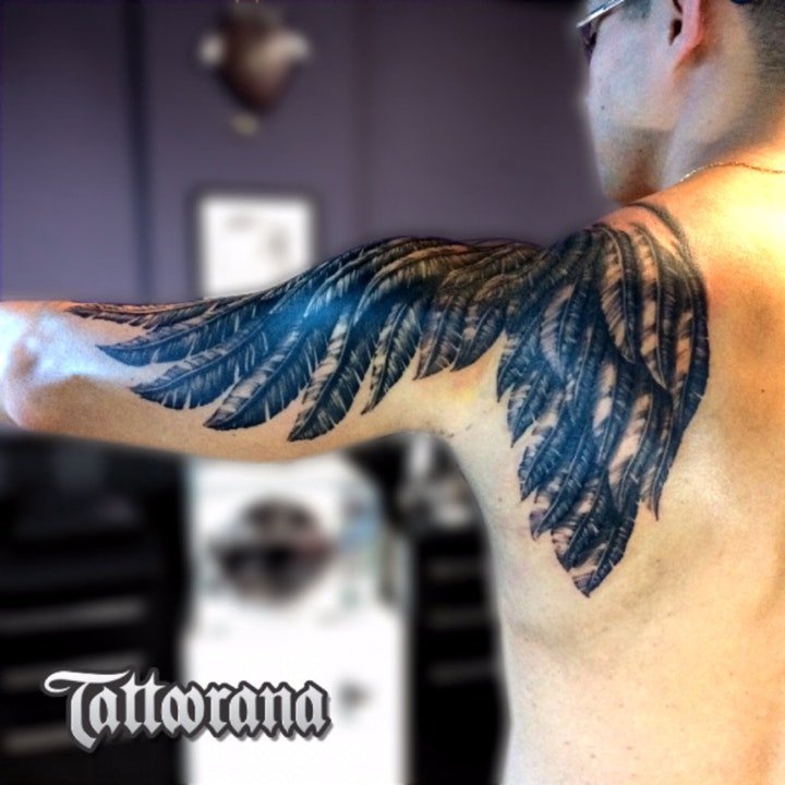纹身翅膀图案 10张各种风格的羽毛翅膀纹身图案
