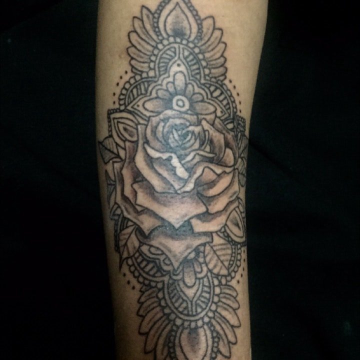 黑色玫瑰纹身图案 10张颜色十分厚重的黑色玫瑰纹身图案