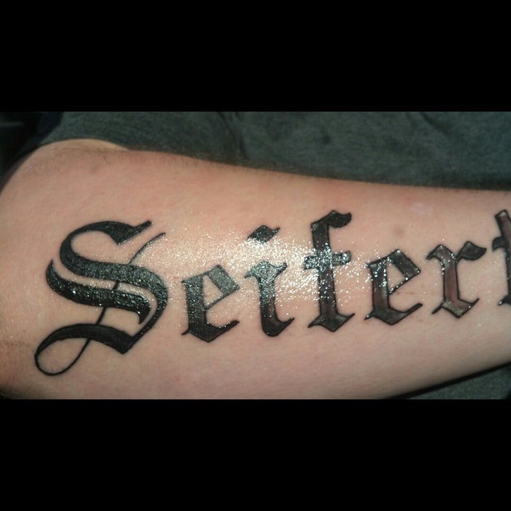 花体英文纹身 多款黑笔画纹身字母的花体英文纹身图案