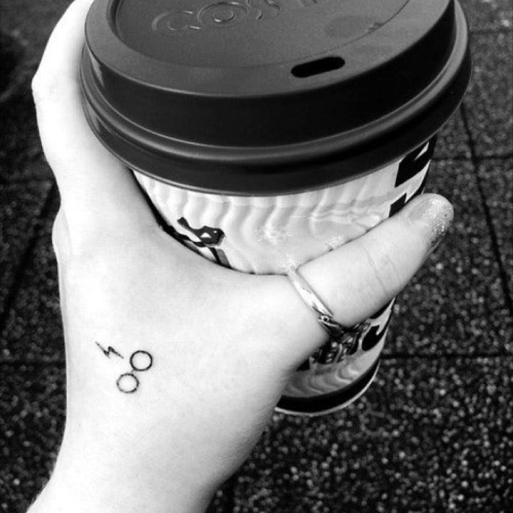 纹身闪电图案   9张个性非凡的创意闪电主题纹身图案