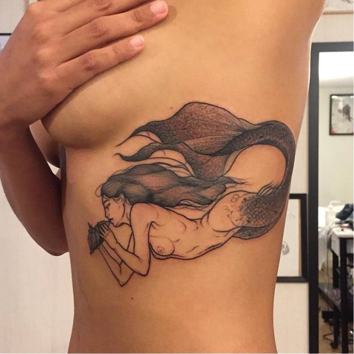 纹身美人鱼    9张美丽善良的美人鱼主题纹身图案