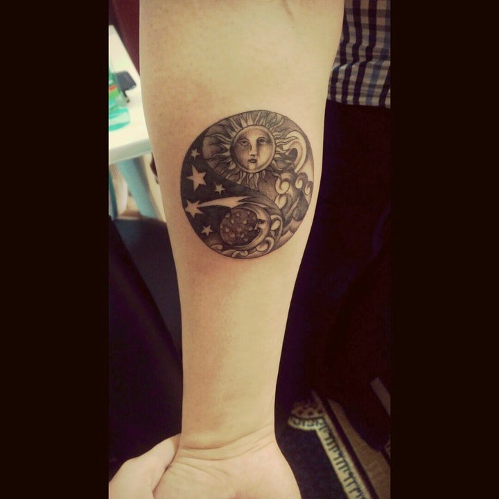 太阳和月亮纹身图案   闪亮而又耀眼的日月主题纹身图案