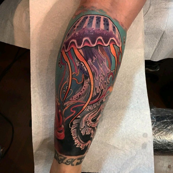 水母纹身图案  9张身姿柔软的水母纹身图案