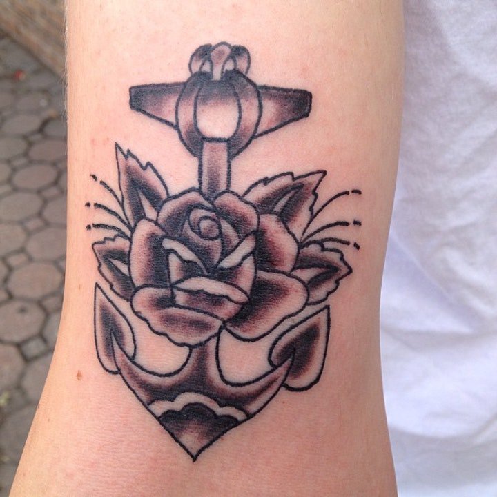 船锚纹身图案 10款造型唯美且有创意的船锚纹身图案