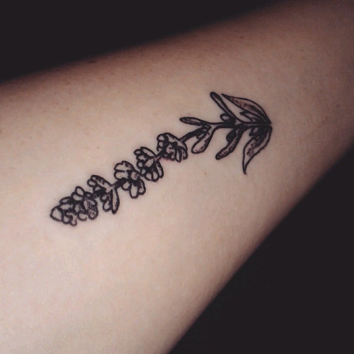 薰衣草纹身图案  9款颖长秀丽的薰衣草纹身图案