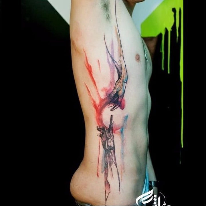 一组创意的两只手纹身图案