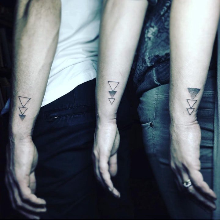 三角形纹身图案 多款黑灰纹身几何图案的三角形纹身图案