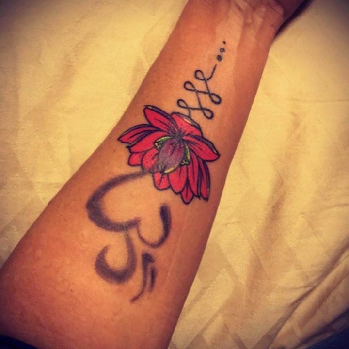 莲花纹身图案 10张圣洁且多姿的莲花纹身图案