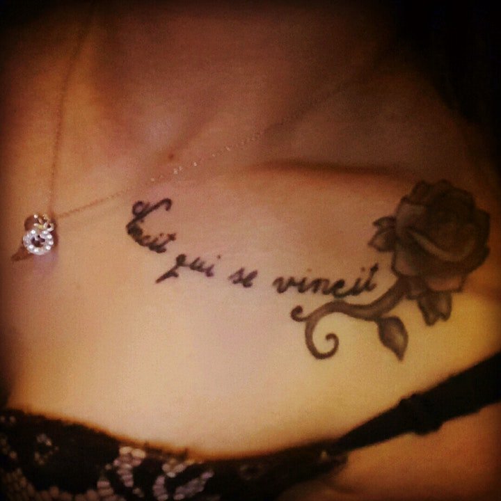 黑玫瑰纹身图案 多款女性纹身十分唯美的黑玫瑰纹身图案