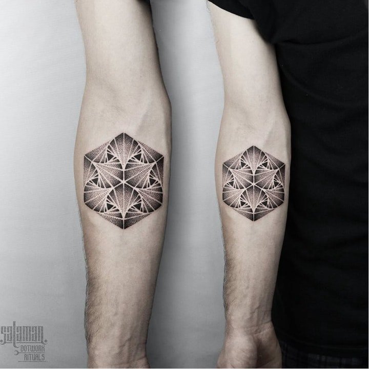 几何图形纹身 神秘黑灰色调的几何图形纹身图案