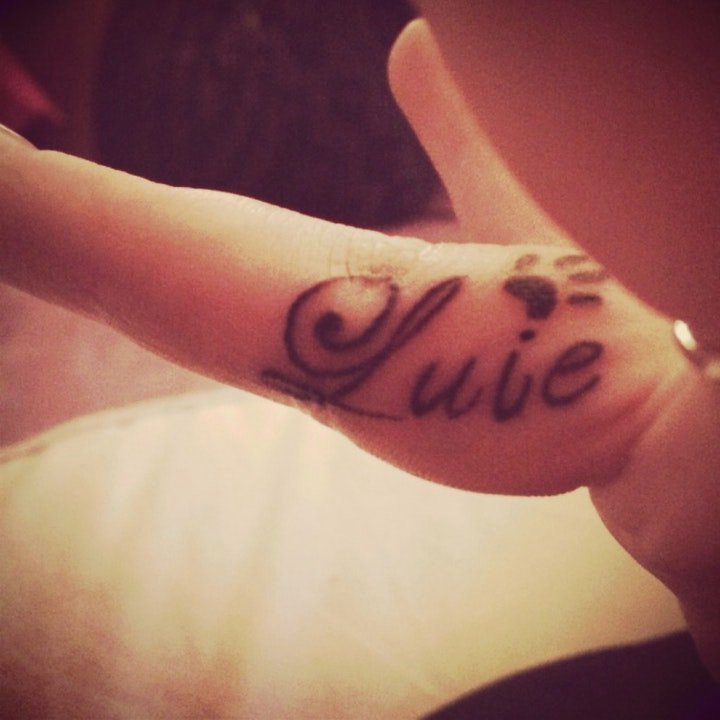 爪印纹身图案 10张黑色纹身可爱的狗爪子纹身图案