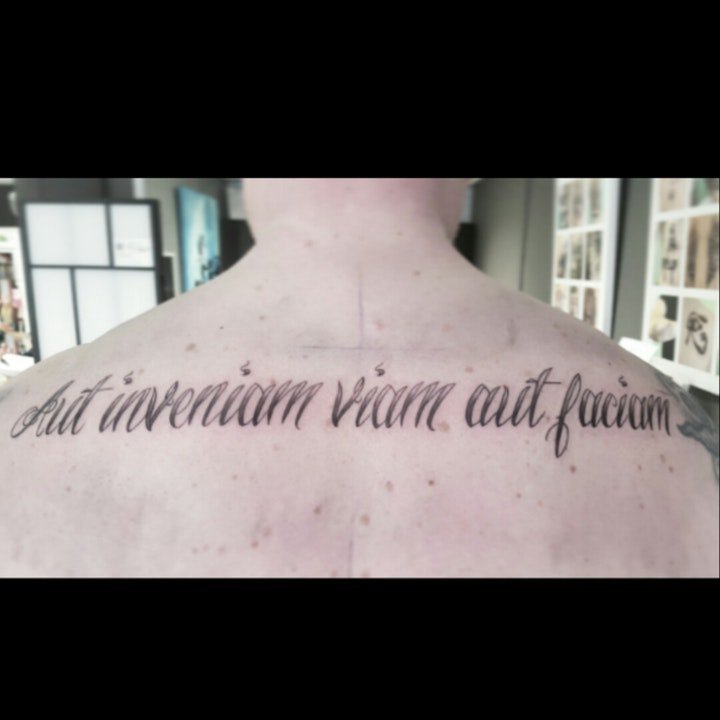 花体英文纹身 设计感很强的花体英文纹身图案