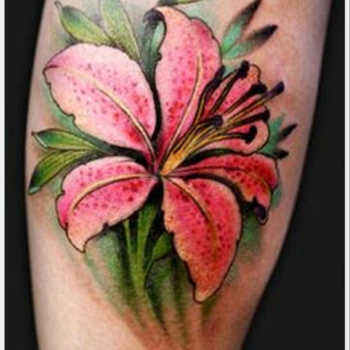 百合花纹身图案  象征着冰清玉洁的百合花纹身图案