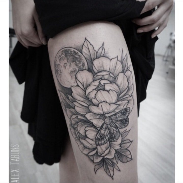 纹身图花朵  色调沉闷却格外唯美的花朵纹身图案