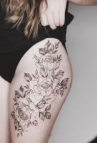 性感大腿纹身  女士大腿处性感的花花纹身图片