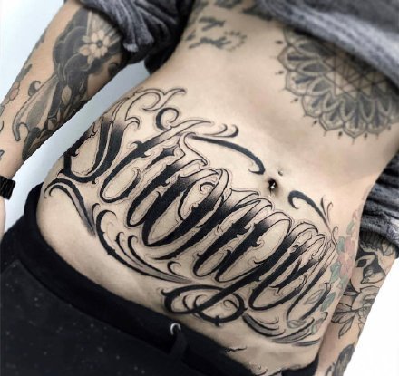 纹身花体字 9张暗黑色的漂亮花体字纹身作品图片