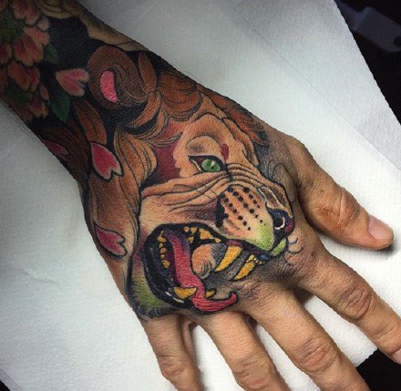 手背图案纹身-9张帅气的大花手背纹身图案作品