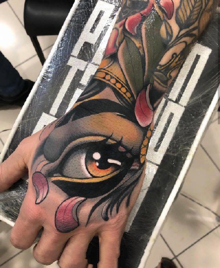 手背图案纹身-9张帅气的大花手背纹身图案作品