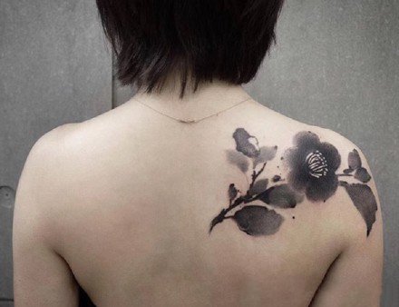 水墨画纹身 肩背部的一组中国风水墨纹身图片