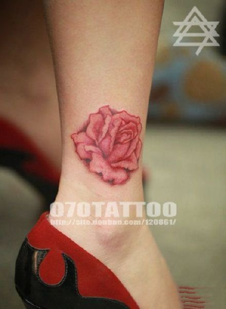 纹身玫瑰花图片 9张漂亮的玫瑰花主题纹身图案
