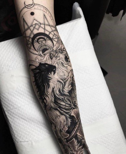 小臂纹身图 包小臂的9张暗黑创意设计纹身图片