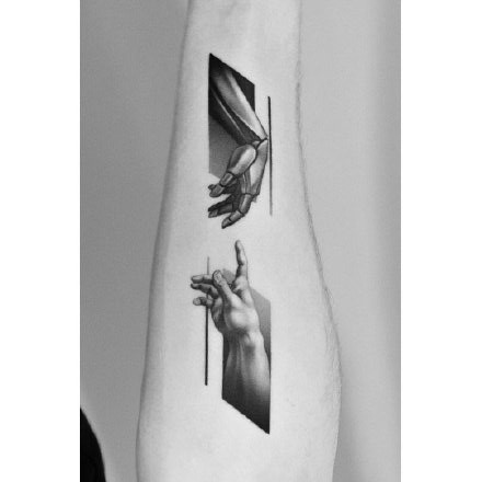 胳膊上很漂亮的点刺小黑灰纹身图