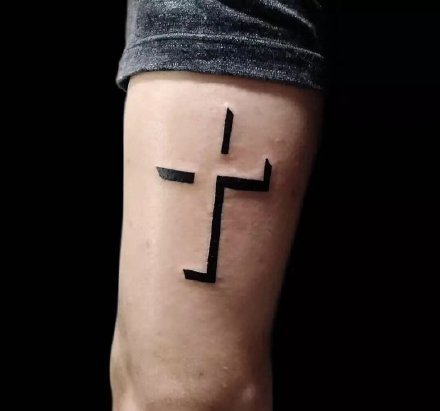 纹身十字架 9张西方宗教的十字架纹身图案