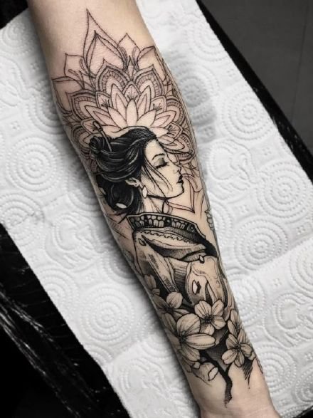 曼陀罗女人纹身 9款女郎和曼陀罗搭配的纹身图案