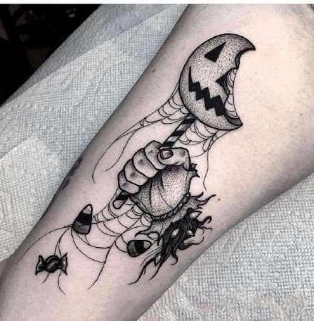 一组酷酷的欧美点刺黑灰线条纹身图