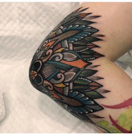 胳膊肘纹身 9张纹在手臂胳膊肘处的点刺梵花纹身图片