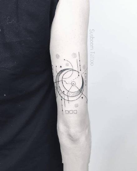 几何小图纹身 一组黑灰色的几何和点线结合的创意小纹身图案