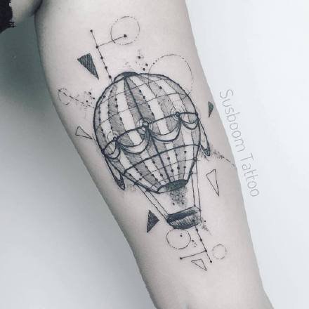 几何小图纹身 一组黑灰色的几何和点线结合的创意小纹身图案