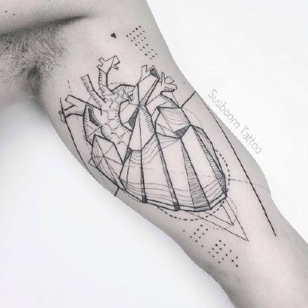 几何小图纹身 一组黑灰色的几何和点线结合的创意小纹身图案