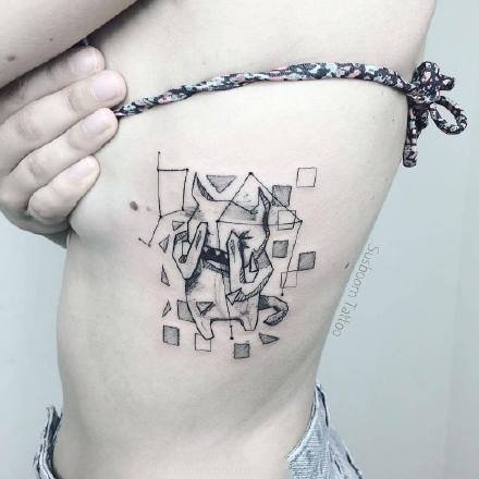 几何小图纹身 一组黑灰色的几何和点线结合的创意小纹身图案