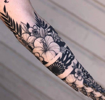 黑灰包小臂纹身  18款好看的包手臂黑灰纹身图案