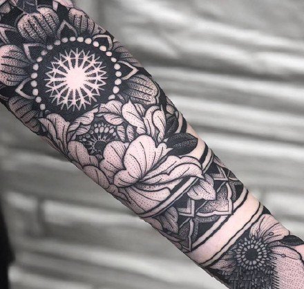 黑灰包小臂纹身  18款好看的包手臂黑灰纹身图案