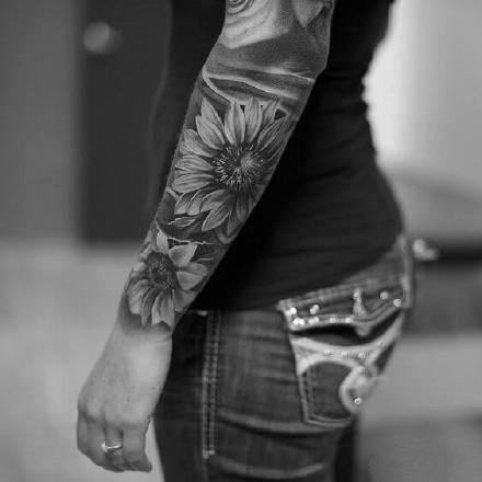 黑灰包小臂纹身  18款好看的包手臂黑灰纹身图案