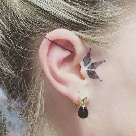 耳软骨纹身 耳朵上的9张个性的小纹身图案