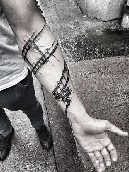 黑灰手臂点线纹身 别有一番风味的手臂点线黑灰纹身图片